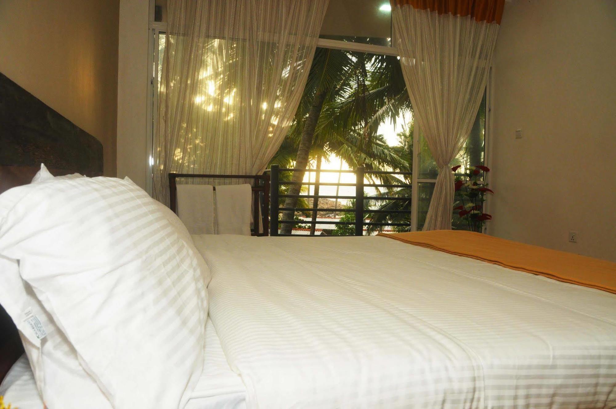 New Shangrela Beach Resort Ambalangoda  Eksteriør billede